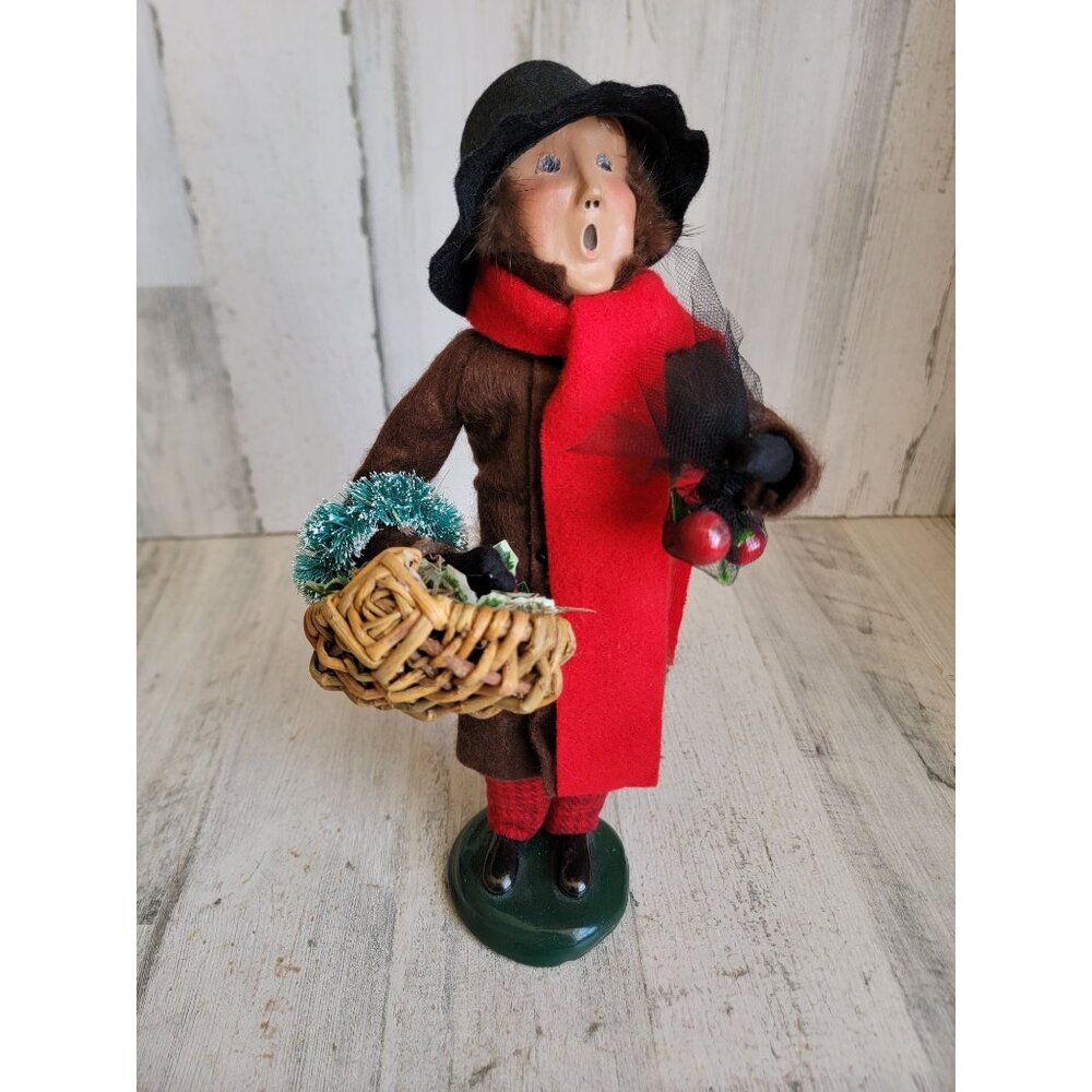 Byers‎ Choice caroler street vendor wreath Xmas vintage figure